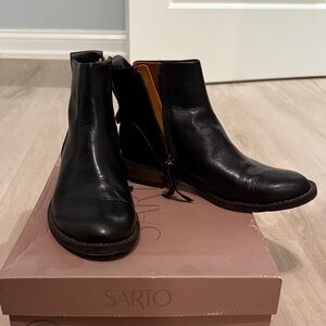 Franco Sarto Black Leather Ankle Boots like new condition size 6